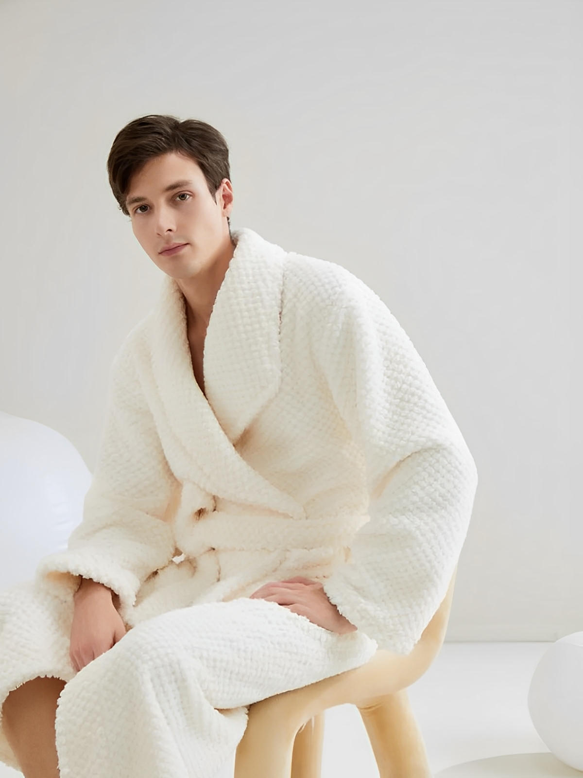 Peignoir homme femme, coton doux texturé, col châle, ceinture amovible, deux poches pratiques, confort maison, mi - mollet, modèle Junia - Peignoir - Blanc M