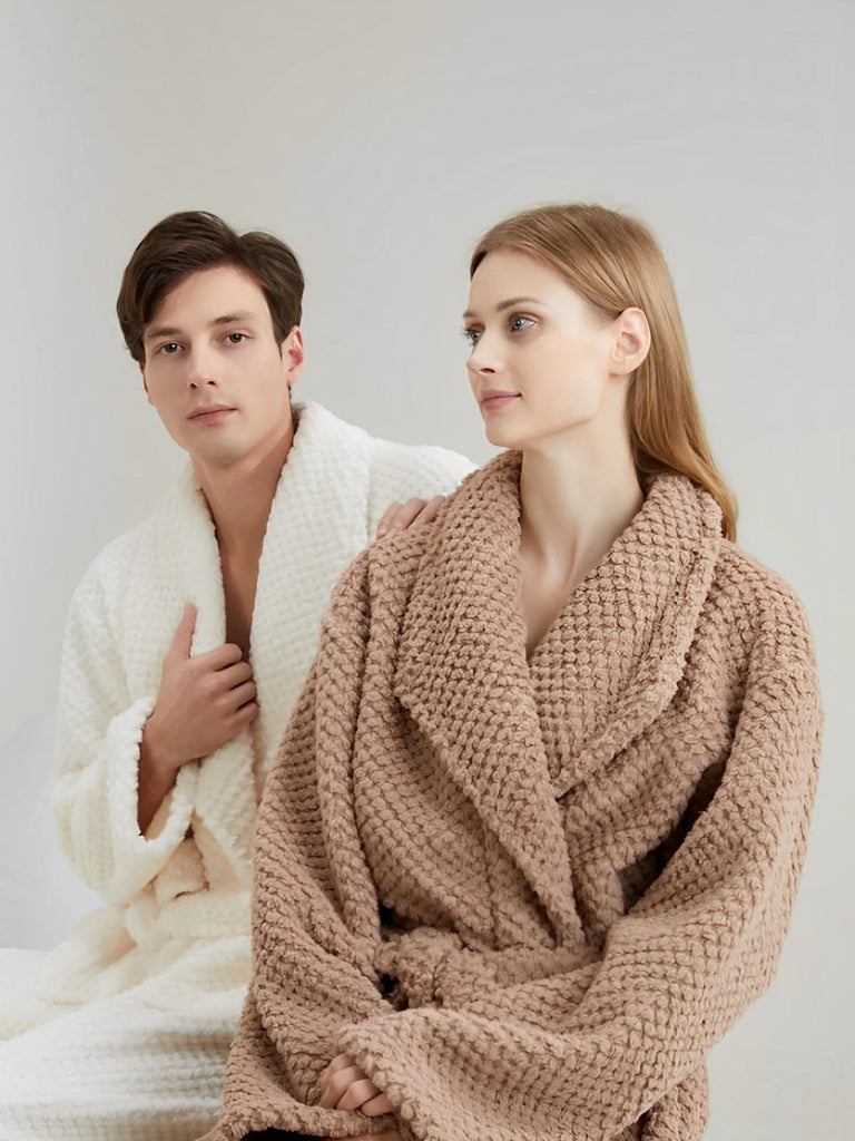 Peignoir homme femme, coton doux texturé, col châle, ceinture amovible, deux poches pratiques, confort maison, mi - mollet, modèle Junia - Peignoir - Marron M