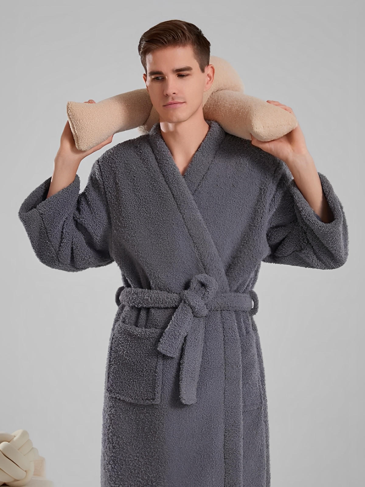 Peignoir ultra doux, chaleur cocooning, confort polaire, ceinture ajustable, coupe longue, idéal hiver, mixte homme femme, gris ivoire vert, tissu respirant, modèle Ilyo - Peignoir - Gris M