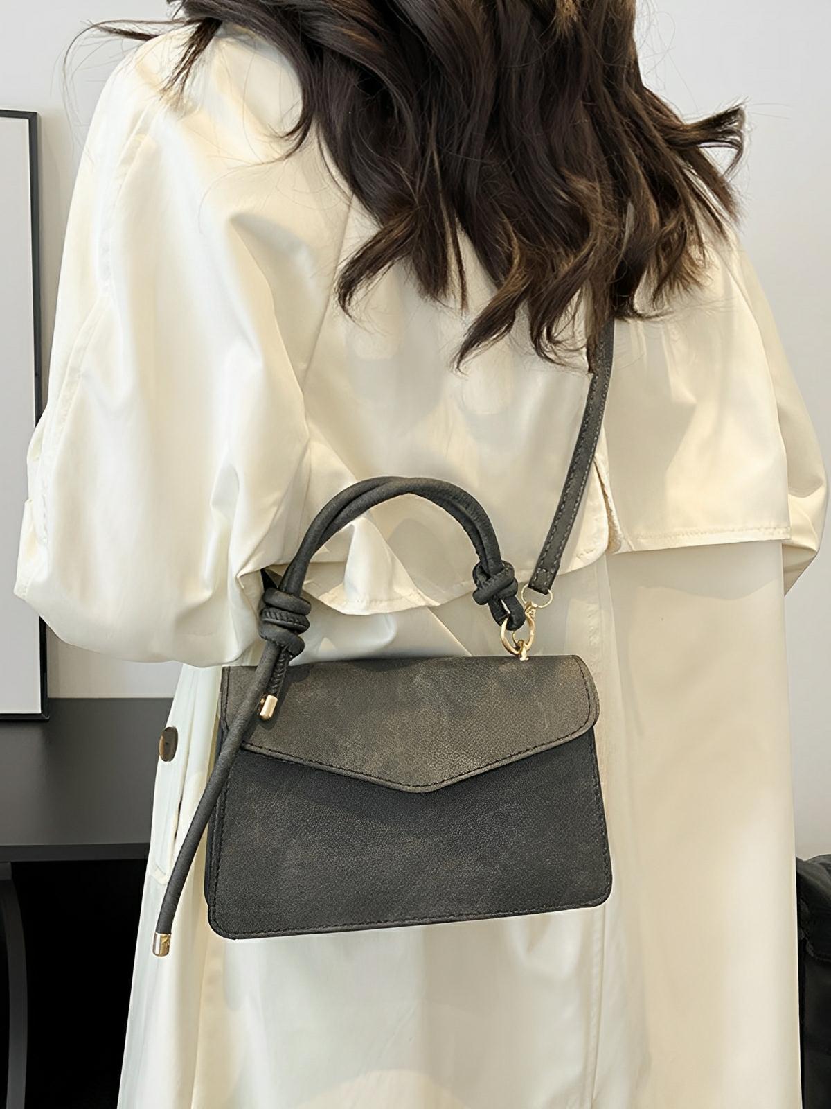 Petit sac à main carré rigide femme, simili vegan, magnétique, urbain tendance, modèle Katerine - Sac à main - Noir