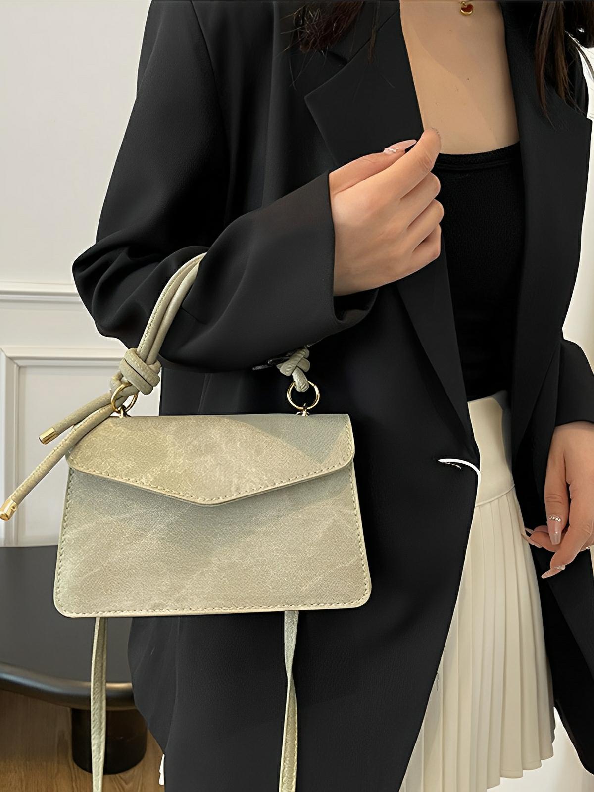 Petit sac à main carré rigide femme, simili vegan, magnétique, urbain tendance, modèle Katerine - Sac à main - Blanc