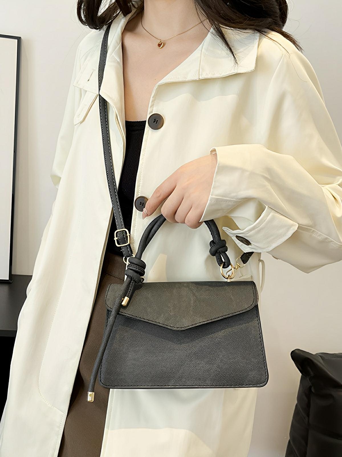 Petit sac à main carré rigide femme, simili vegan, magnétique, urbain tendance, modèle Katerine - Sac à main - Noir