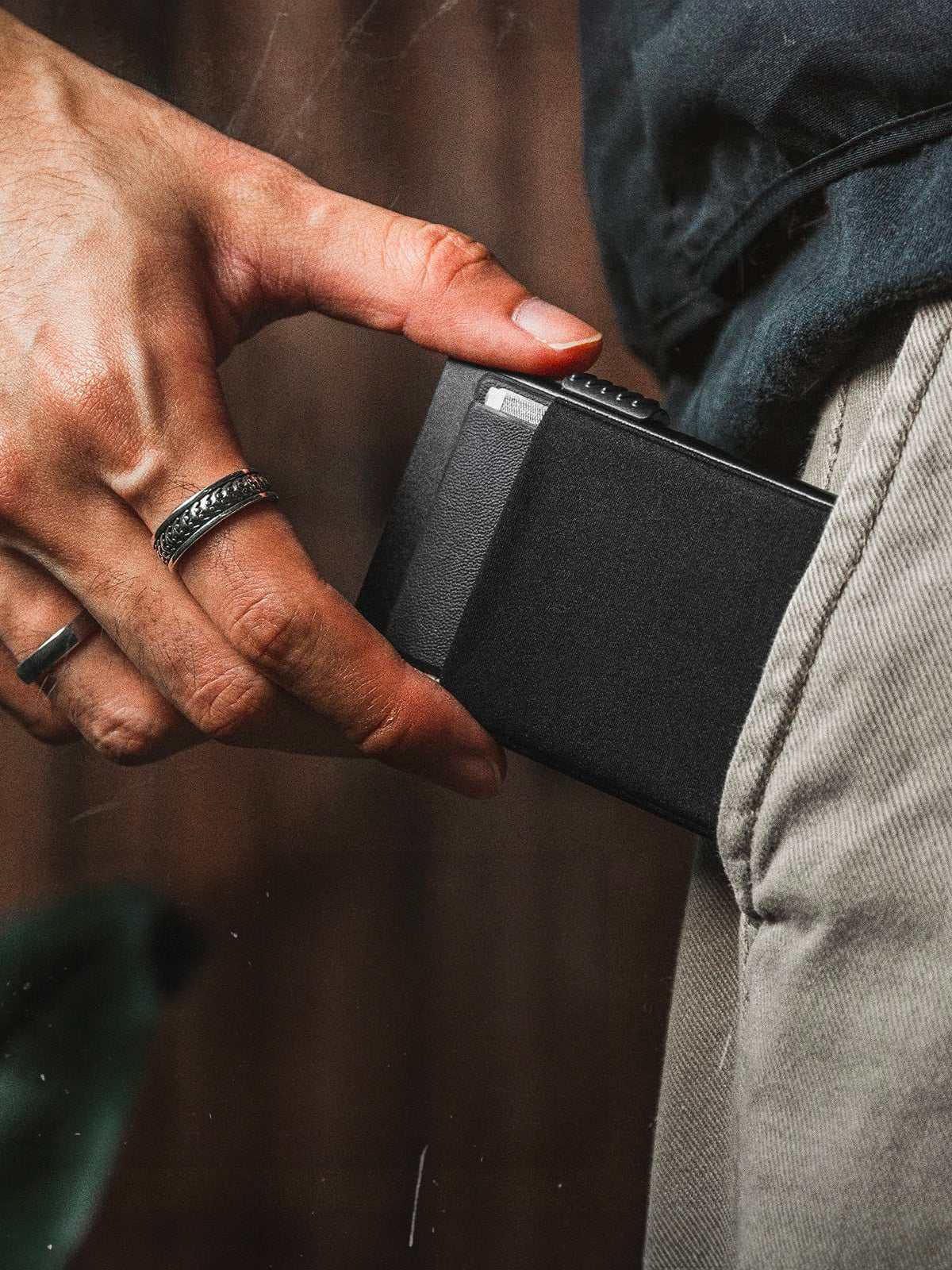Portefeuille carte bancaire RFID, compact ultra fin, étui aluminium sécurisé, ouverture rapide, protection NFC, modèle Lunaria - Porte - feuille - Noir