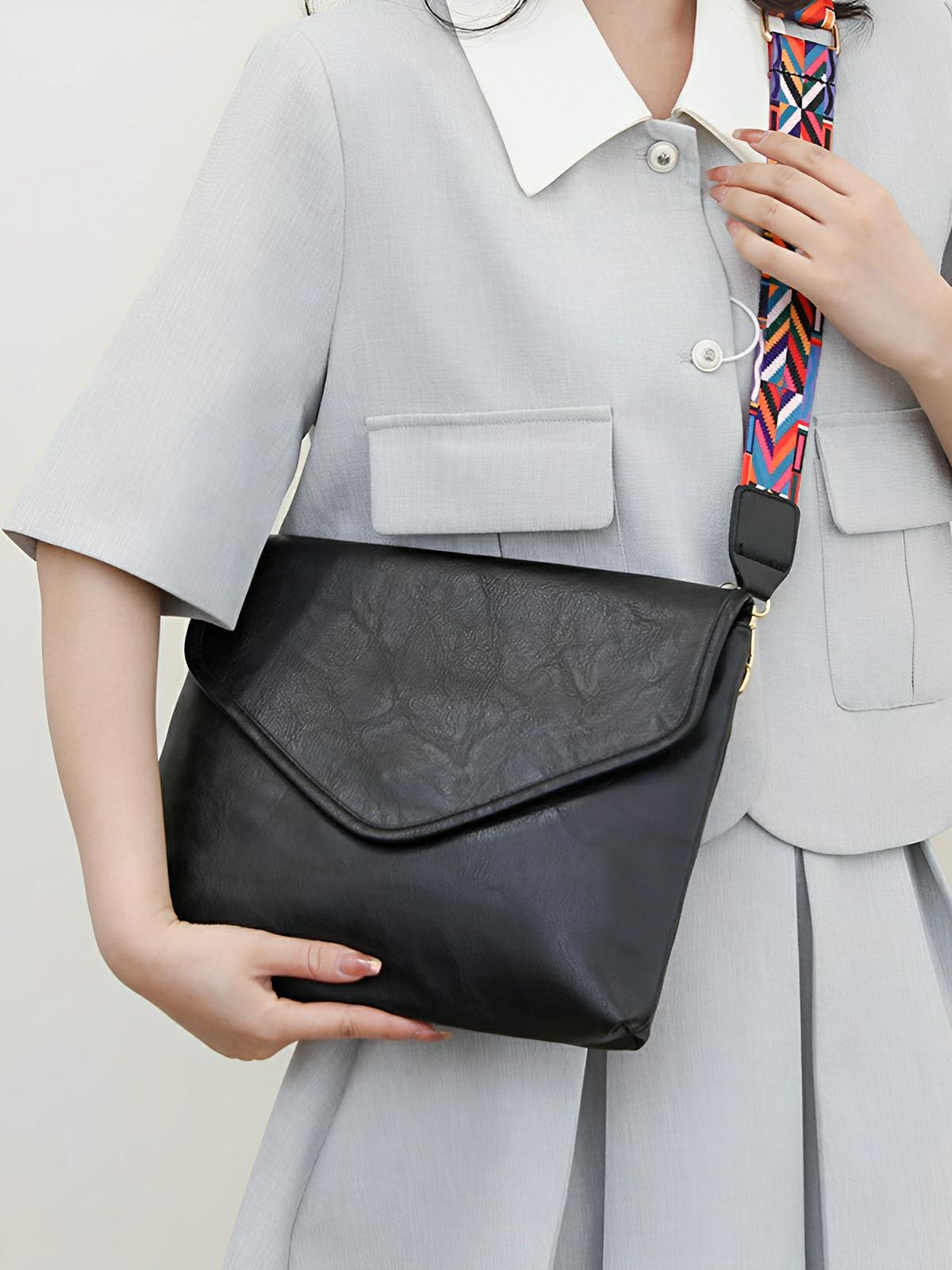 Sac à bandoulière femme, format enveloppe, simili vegan, tendance, idéal quotidien et été, modèle Aligaelle - Sac Bandoulière - Noir