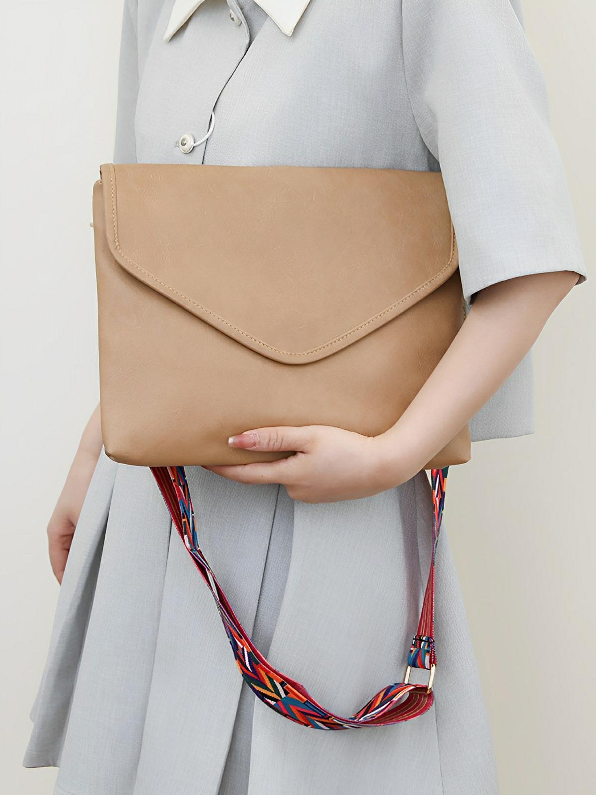 Sac à bandoulière femme, format enveloppe, simili vegan, tendance, idéal quotidien et été, modèle Aligaelle - Sac Bandoulière - Marron