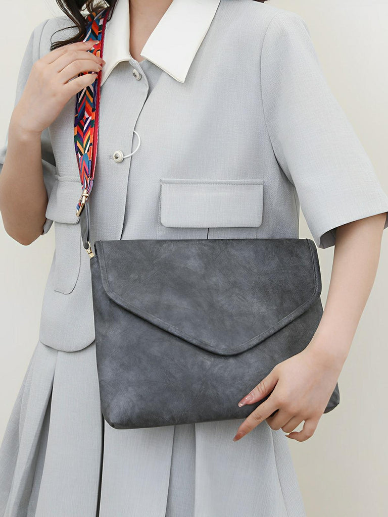 Sac à bandoulière femme, format enveloppe, simili vegan, tendance, idéal quotidien et été, modèle Aligaelle - Sac Bandoulière - Gris