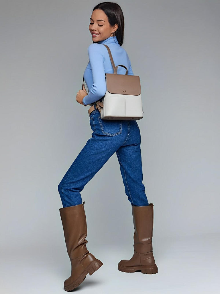 Sac à dos en simili vegan femme, spacieux et chic, fermeture rabat et zip, léger et confortable, modèle Béatrice - Sac à dos - Taupe