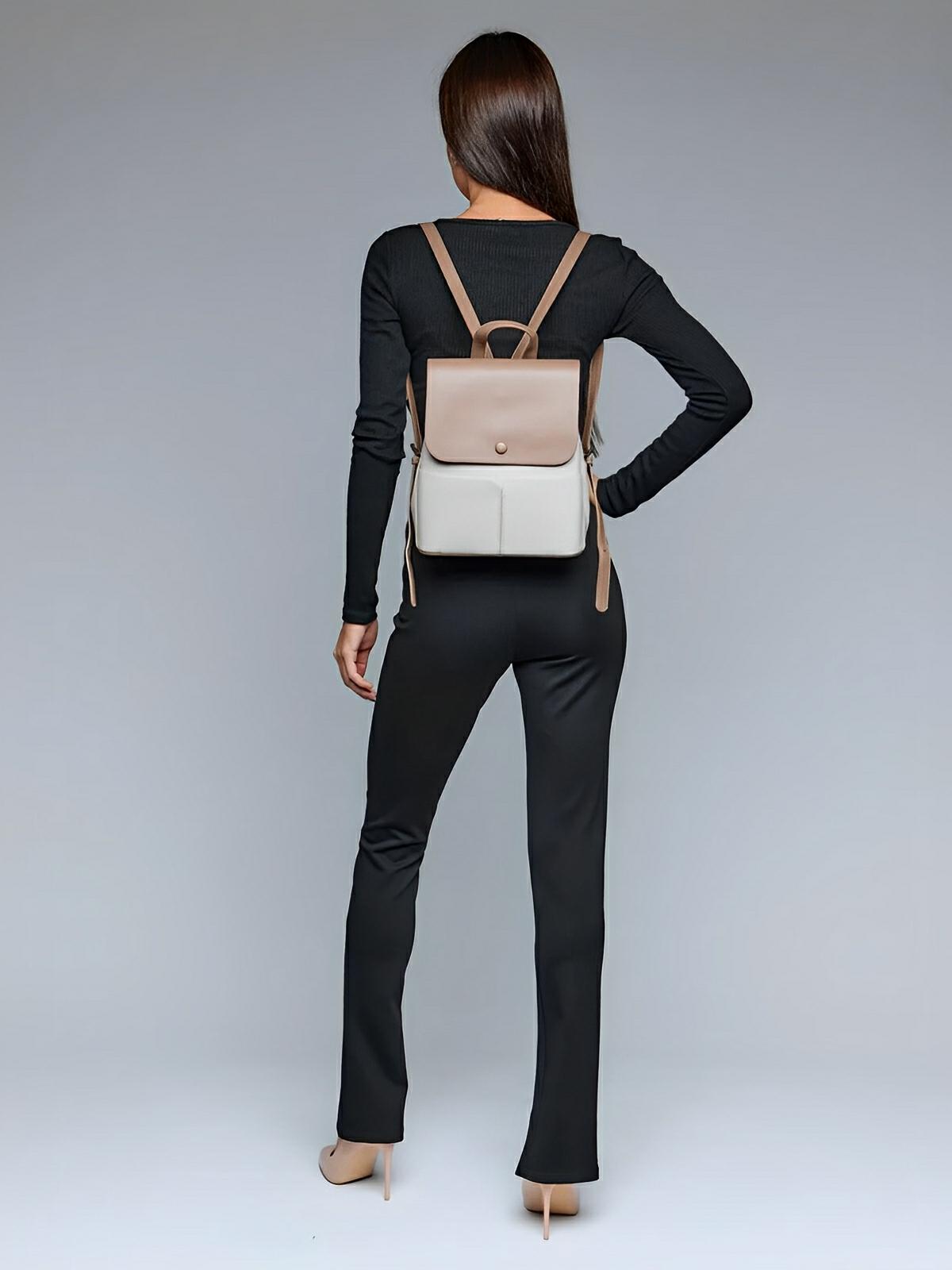 Sac à dos en simili vegan femme, spacieux et chic, fermeture rabat et zip, léger et confortable, modèle Béatrice - Sac à dos - Taupe