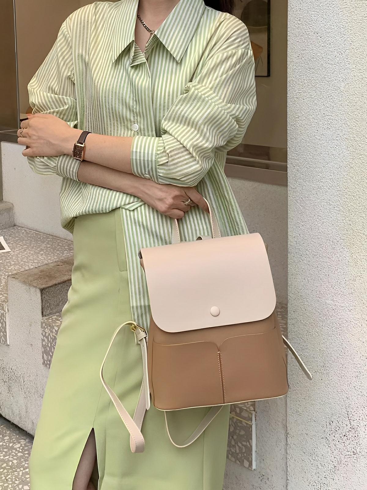 Sac à dos en simili vegan femme, spacieux et chic, fermeture rabat et zip, léger et confortable, modèle Béatrice - Sac à dos - Café blanc