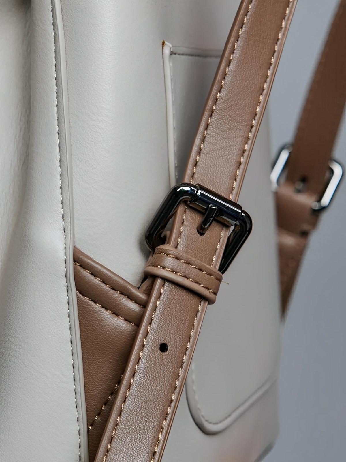 Sac à dos en simili vegan femme, spacieux et chic, fermeture rabat et zip, léger et confortable, modèle Béatrice - Sac à dos - Taupe