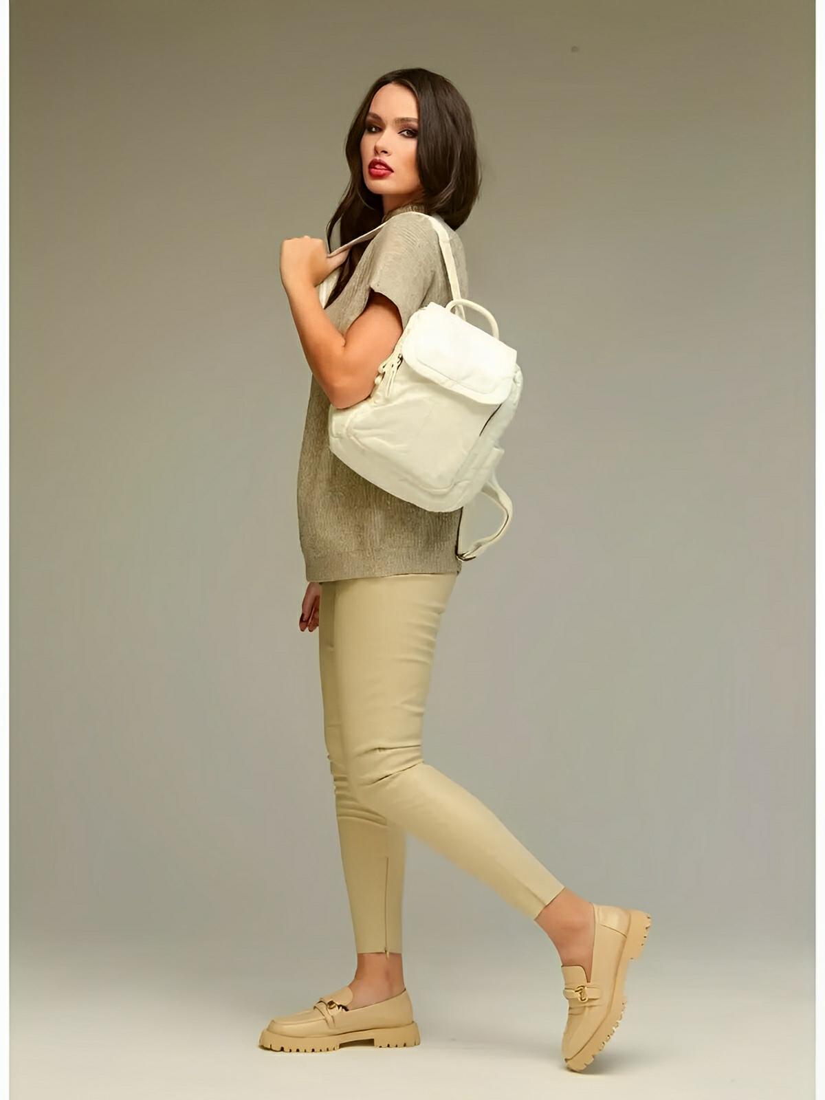 Sac à dos femme, design moderne, simili vegan, léger, spacieux, usage quotidien, voyage, travail, modèle Kaella - Sac à dos - Noir