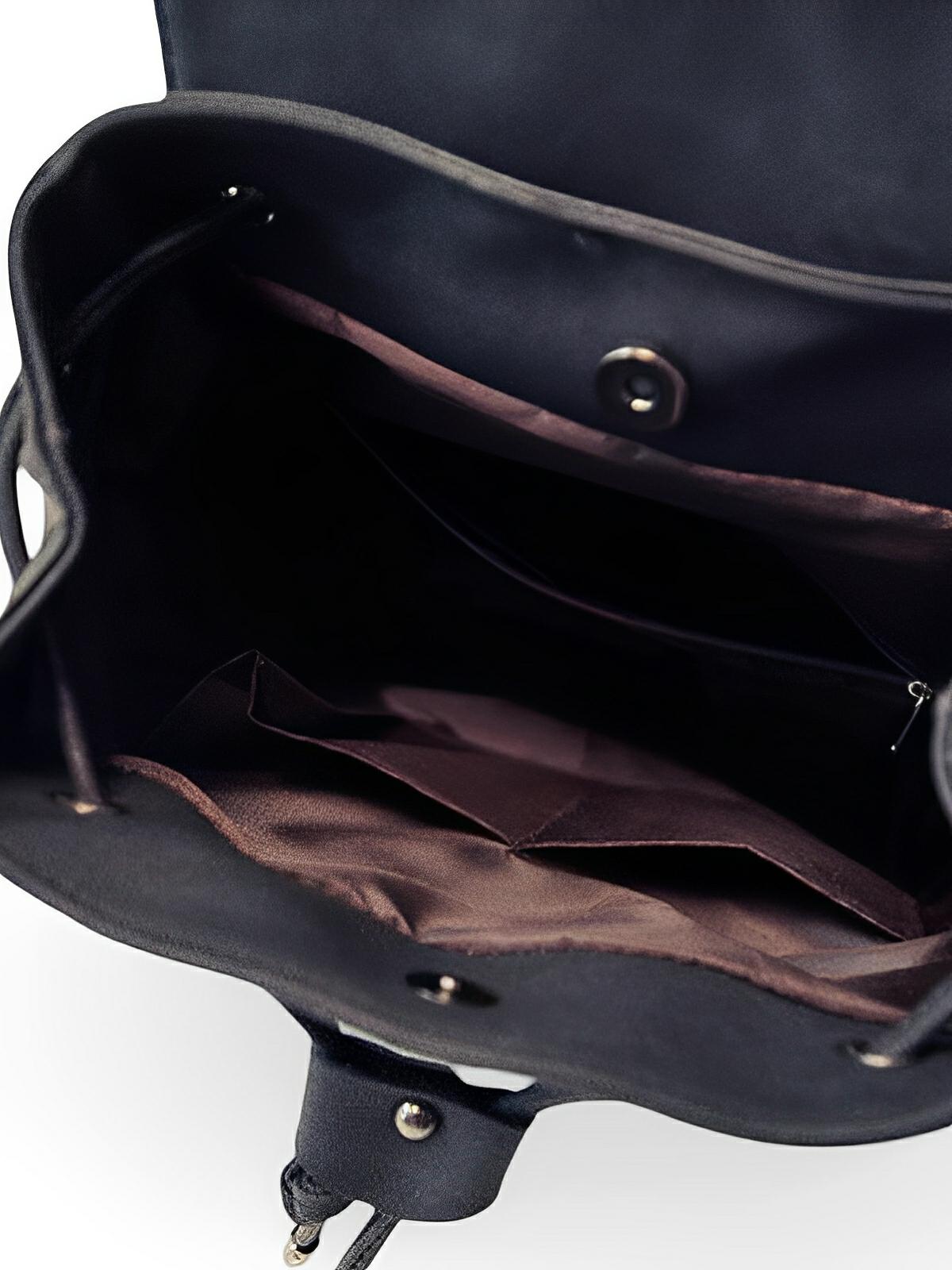 Sac à dos femme, design tendance, grande capacité, fermeture lacets et rabat, cuir simili vegan doux, modèle Tania - Sac à dos - Noir