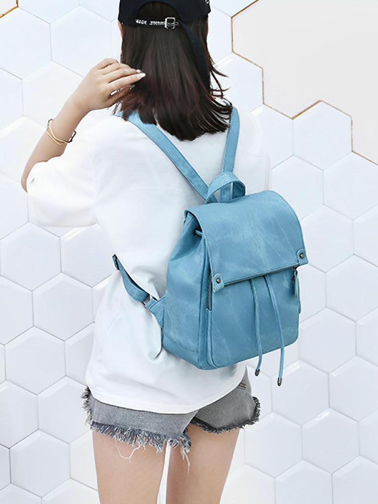 Sac à dos femme, design tendance, grande capacité, fermeture lacets et rabat, cuir simili vegan doux, modèle Tania - Sac à dos - Bleu