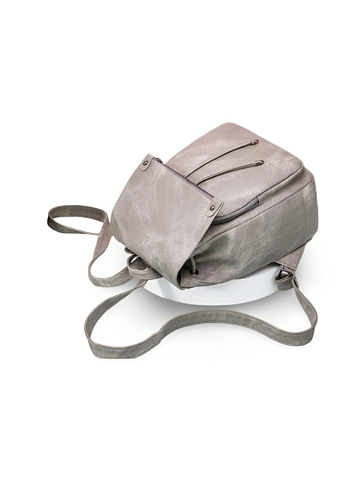 Sac à dos femme, design tendance, grande capacité, fermeture lacets et rabat, cuir simili vegan doux, modèle Tania - Sac à dos - Gris