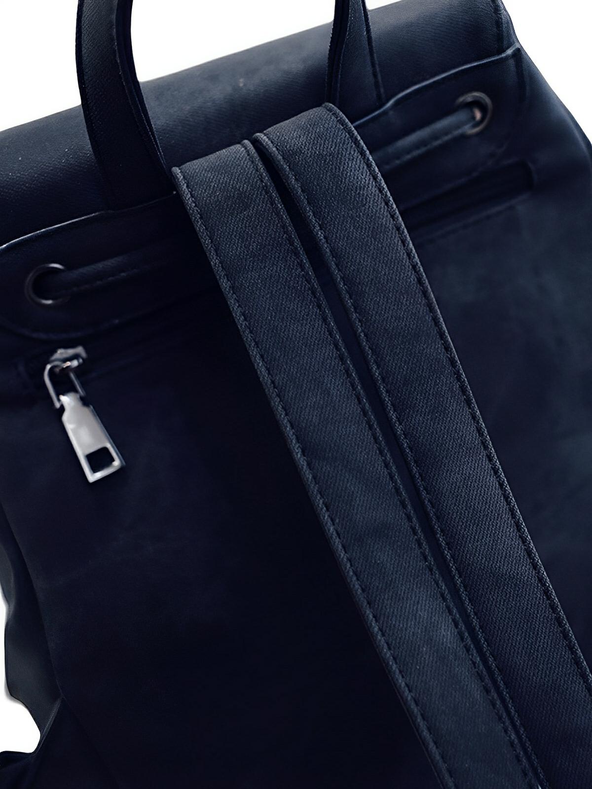 Sac à dos femme, design tendance, grande capacité, fermeture lacets et rabat, cuir simili vegan doux, modèle Tania - Sac à dos - Noir