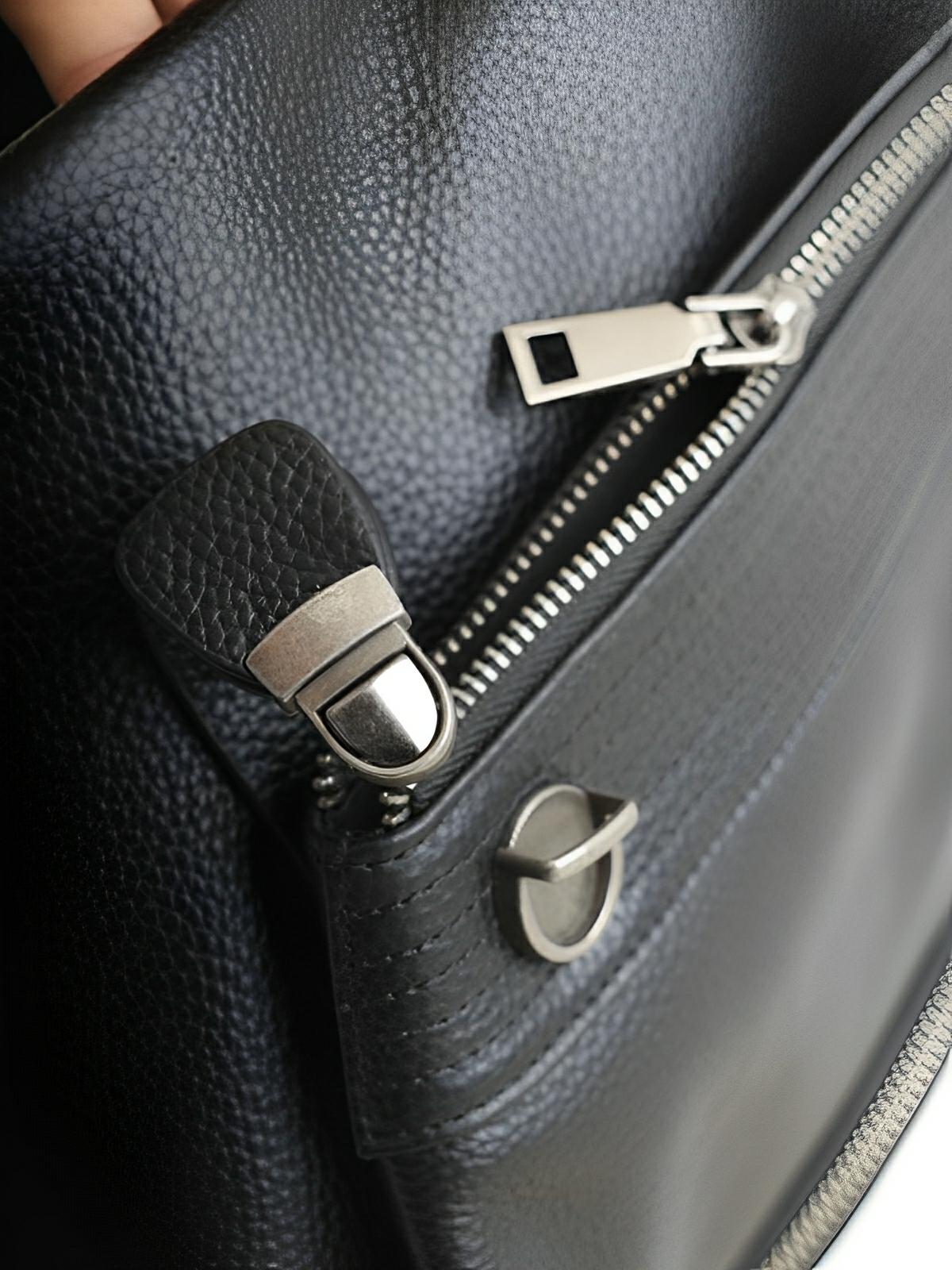 Sac à dos femme en simili vegan véritable, design tendance, grande capacité, fonction anti - vol, bretelles réglables, modèle Baya - Sac à dos - Noir