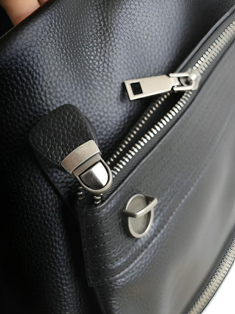 Sac à dos femme en simili vegan véritable, design tendance, grande capacité, fonction anti - vol, bretelles réglables, modèle Baya - Sac à dos - Noir
