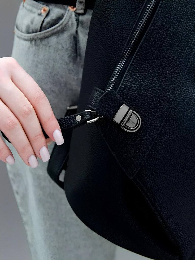 Sac à dos femme en simili vegan véritable, design tendance, grande capacité, fonction anti - vol, bretelles réglables, modèle Baya - Sac à dos - Noir
