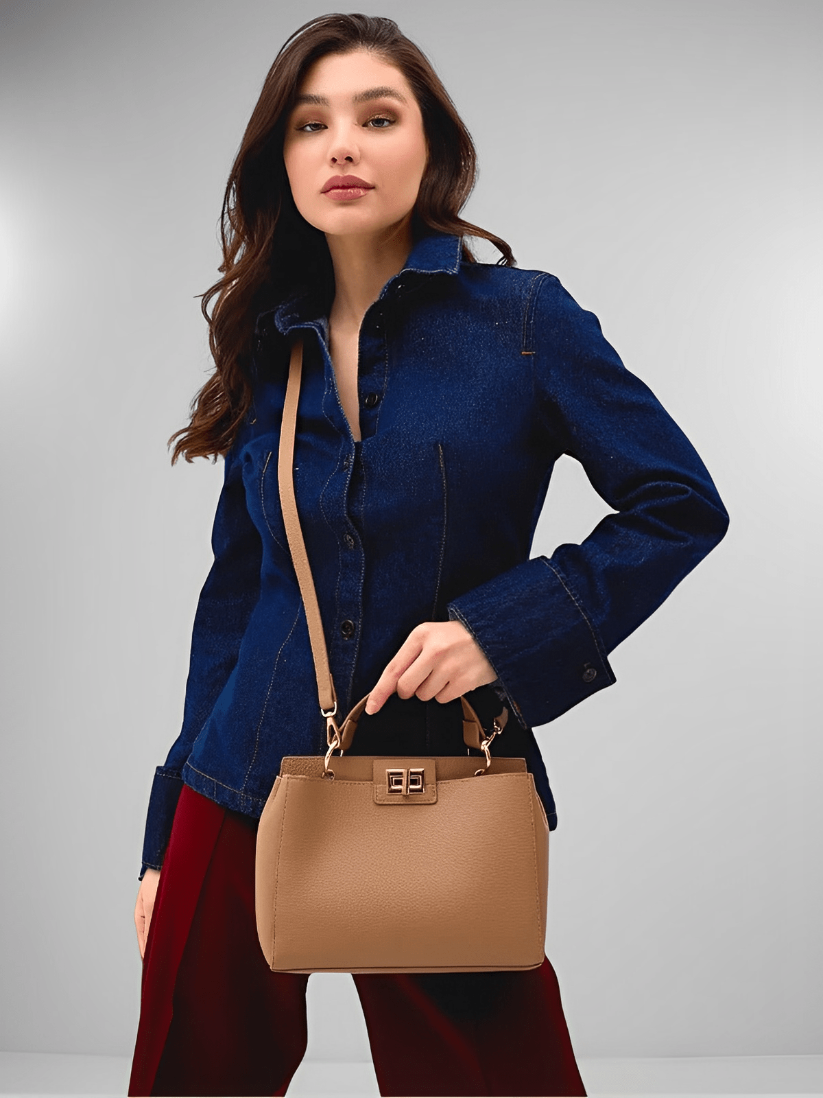 Sac à main femme, porté épaule et main, simili vegan, spacieux et raffiné, fermeture pivotante et zippée, modèle Henriette - Sac à main - Marron