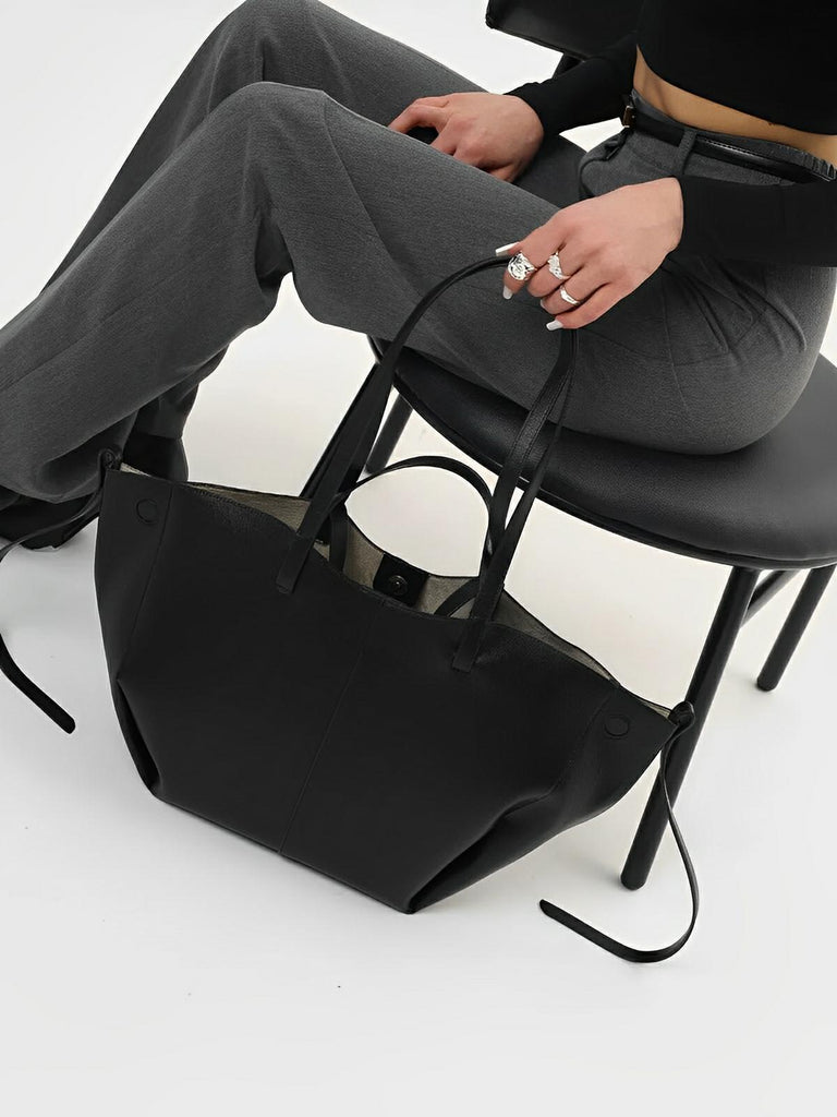 Sac cabas simili vegan femme, grand format, usage bureau et voyage, avec trousse intégrée, modèle Pinah - Sac Bandoulière - Noir