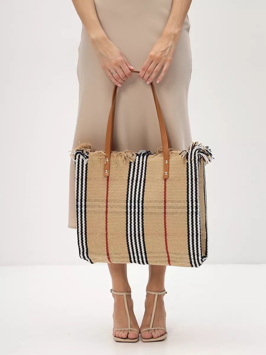 Sac de plage cabas, grand format, tote bag tissé main, anse longue, motif rayé, carreaux écossais, modèle Lucie - Sac de plage - Beige