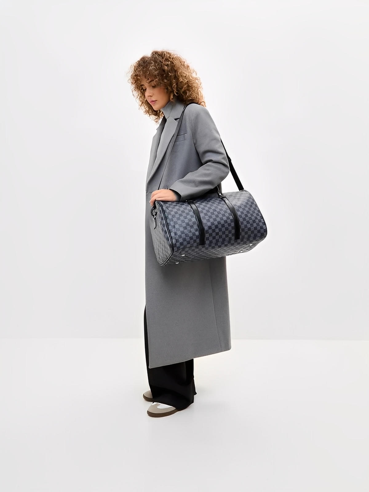 Sac de voyage damier gris, sac week end en simili vegan, sac cabine unisexe avec bandoulière, modèle Colette - Sac de voyage - Gris