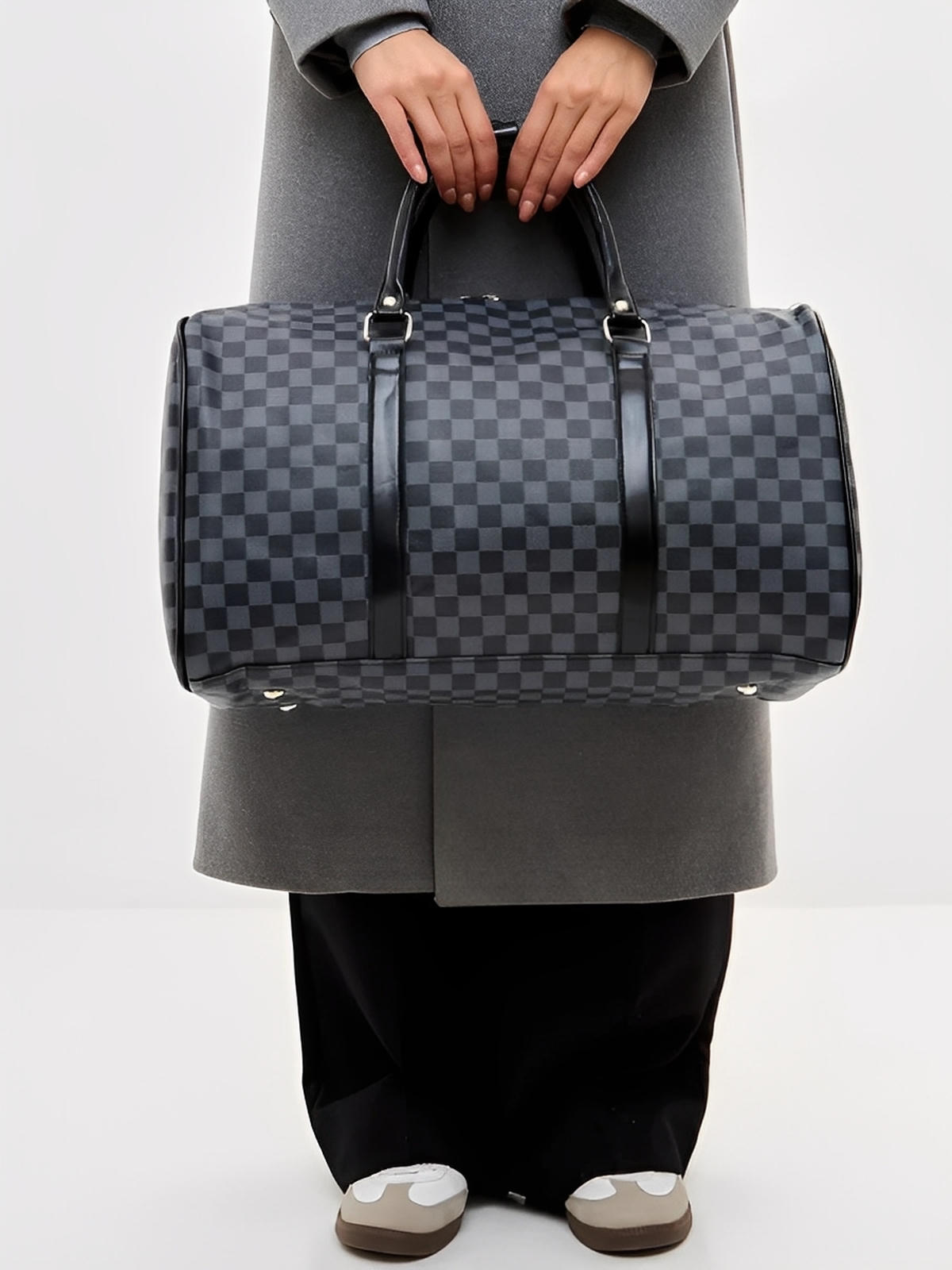 Sac de voyage damier gris, sac week end en simili vegan, sac cabine unisexe avec bandoulière, modèle Colette - Sac de voyage - Gris