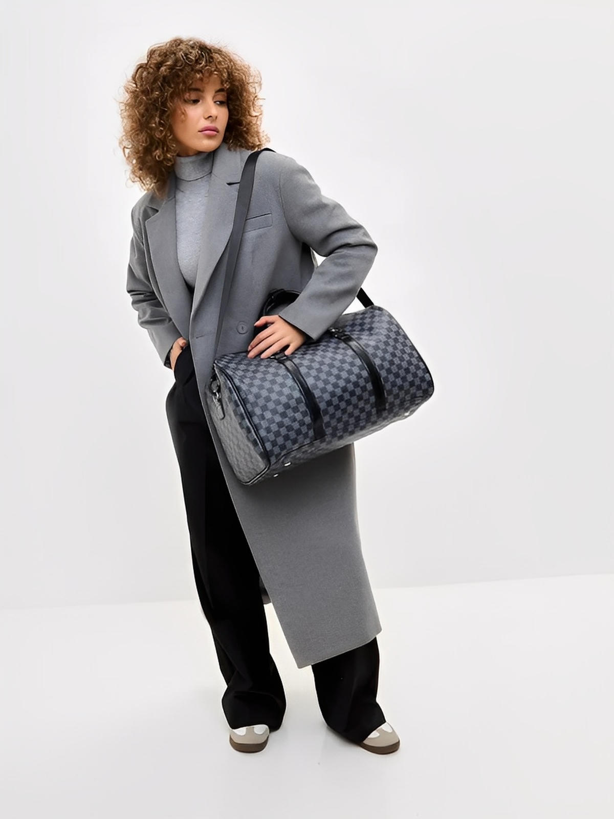 Sac de voyage damier gris, sac week end en simili vegan, sac cabine unisexe avec bandoulière, modèle Colette - Sac de voyage - Gris