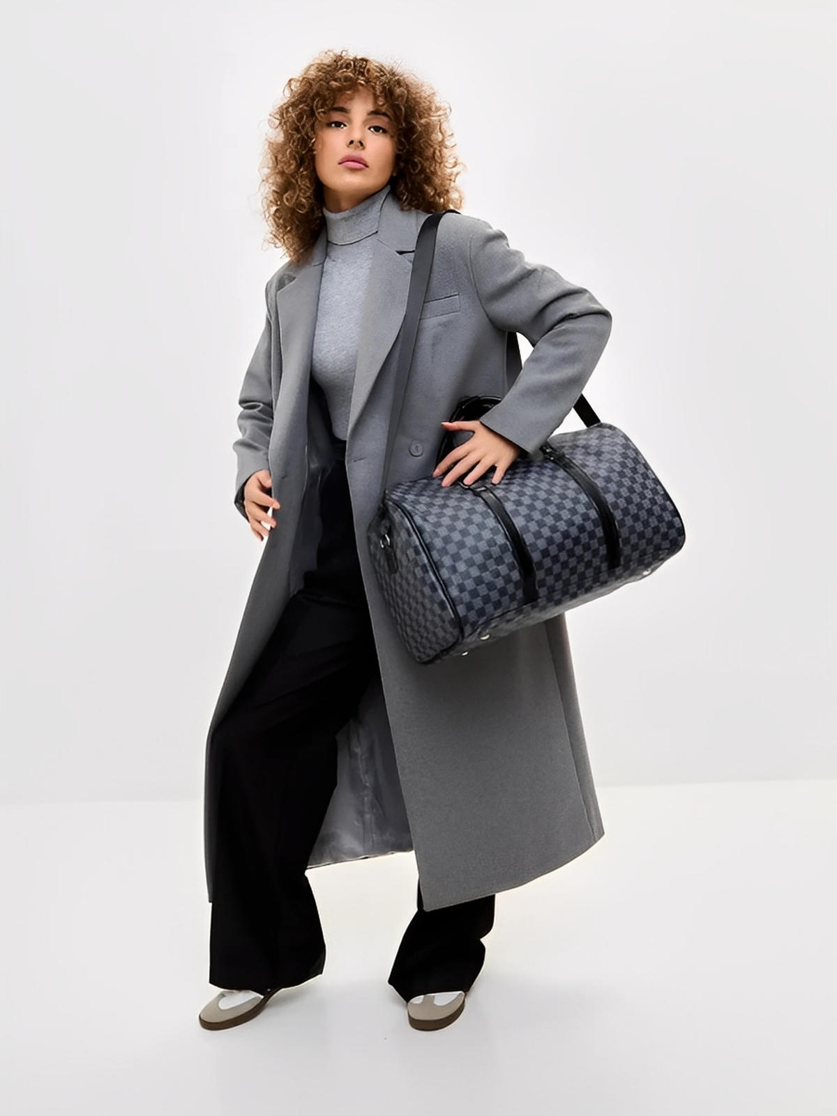 Sac de voyage damier gris, sac week end en simili vegan, sac cabine unisexe avec bandoulière, modèle Colette - Sac de voyage - Gris