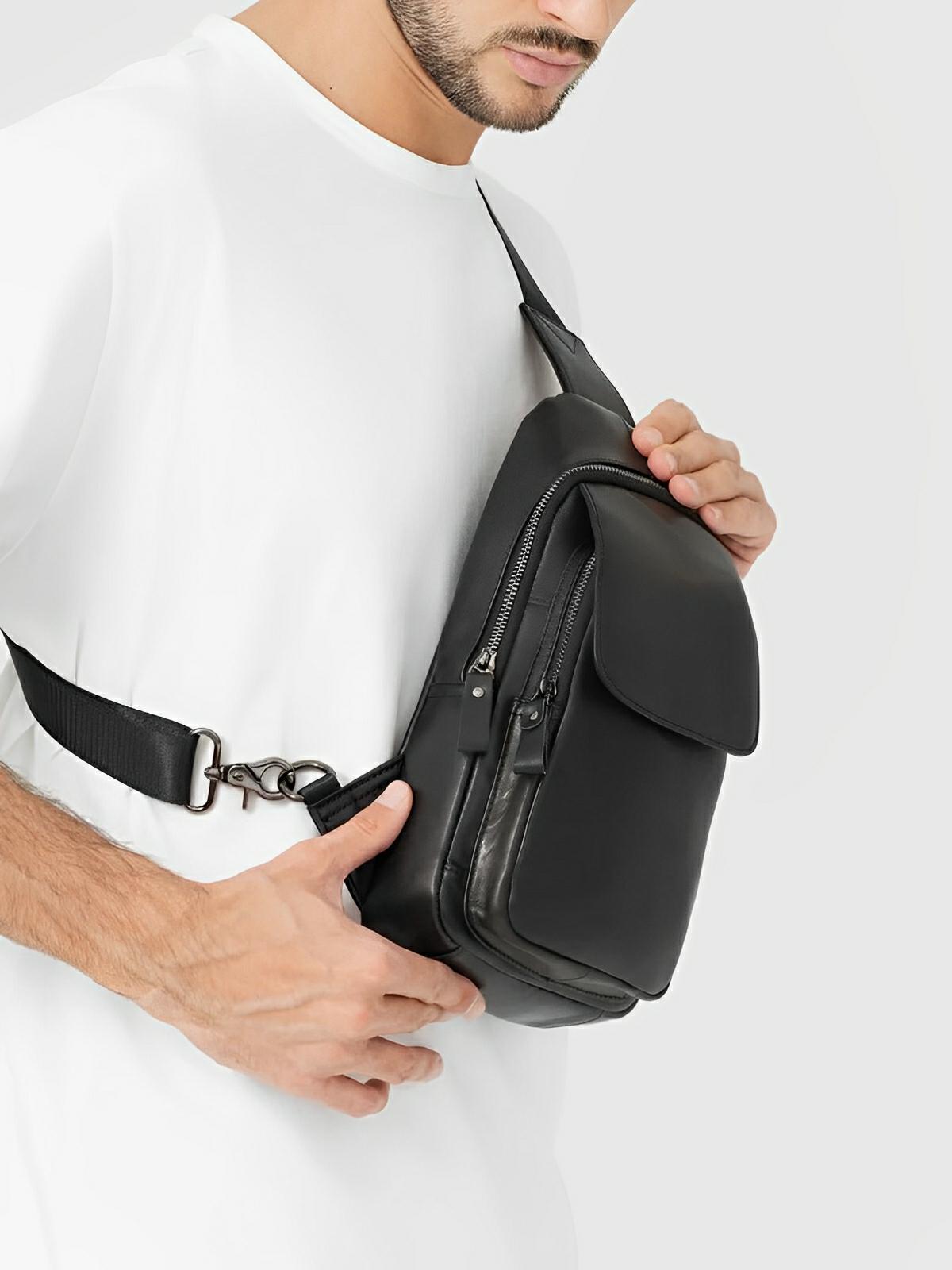 Sacoche de poitrine compact en cuir, rangement organisé et design moderne, modèle Saturnin - Sacoche - Noir