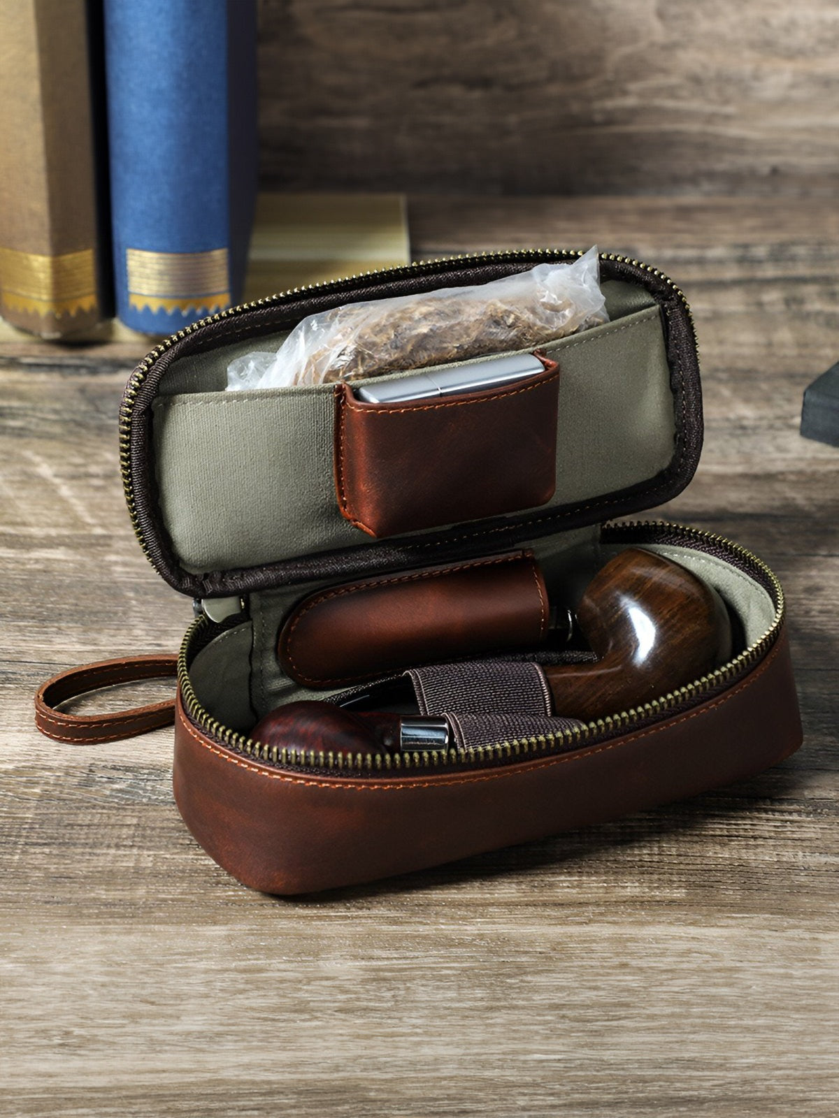 Pipe case, made of leather, refined and organized, Riquier model