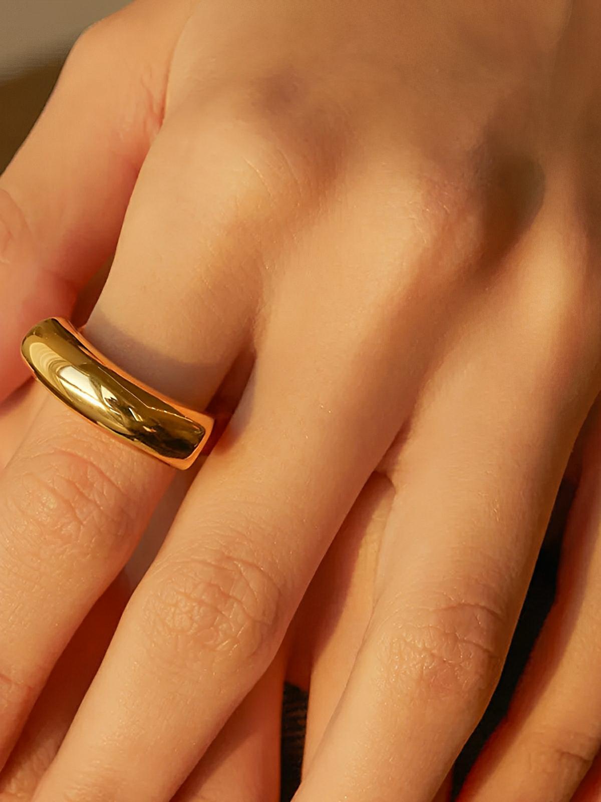 Bague en acier inoxydable, bague irrégulière femme, bague lisse or 18K, bague concave et convexe, bijou tendance géométrique, modèle Karenn - Bague - Or S