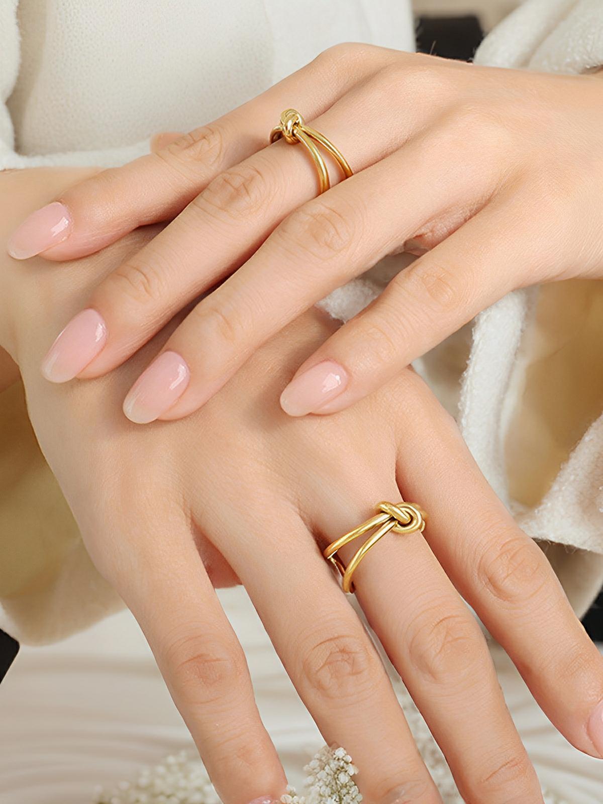 Bague femme acier inoxydable, bague géométrique or 18 carats, bague moderne minimaliste, bijou tendance acier titane, accessoire mode féminin, modèle Inara - Bague - Or XXS