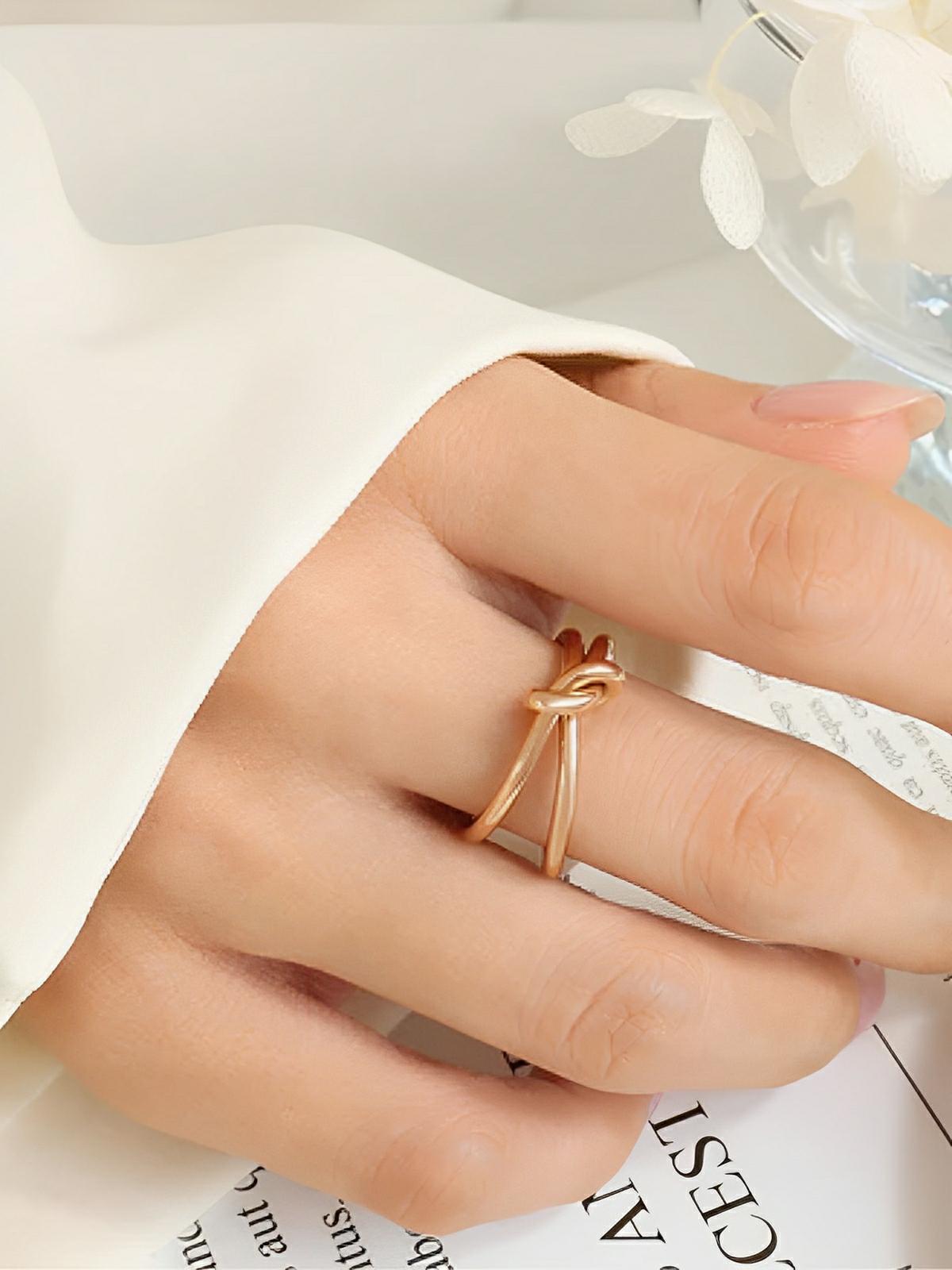 Bague femme acier inoxydable, bague géométrique or 18 carats, bague moderne minimaliste, bijou tendance acier titane, accessoire mode féminin, modèle Inara - Bague - Or rosé XXS