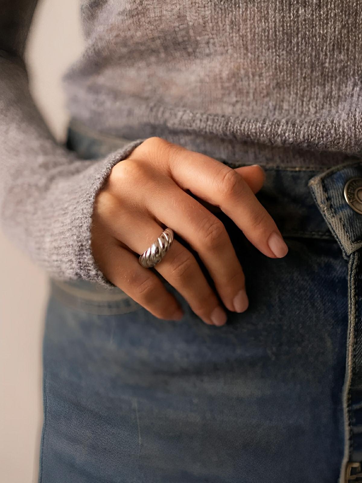 Bague femme acier inoxydable or 18K, style géométrique ondulé, bijoux tendance, mode urbaine, multi tailles, modèle Jorelle - Bague - Argent XXS
