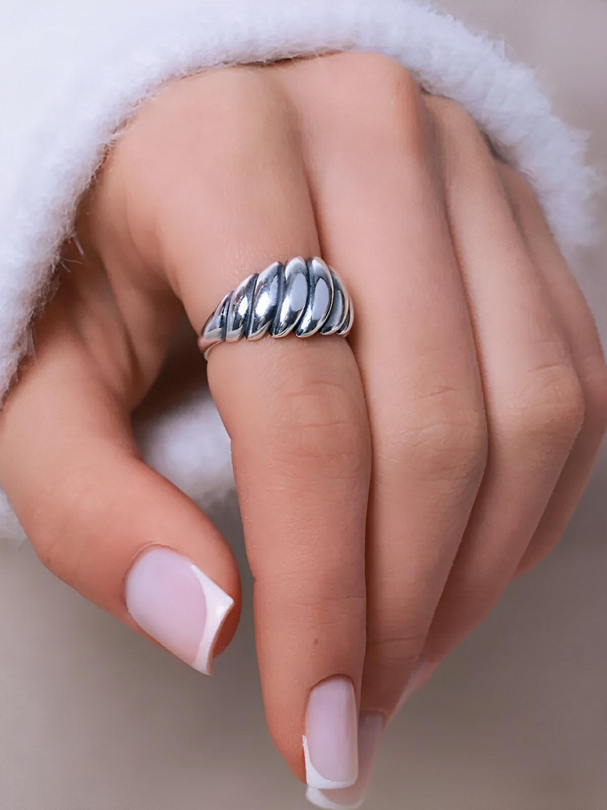 Bague femme acier inoxydable or 18K, style géométrique ondulé, bijoux tendance, mode urbaine, multi tailles, modèle Jorelle - Bague - Argent XXS