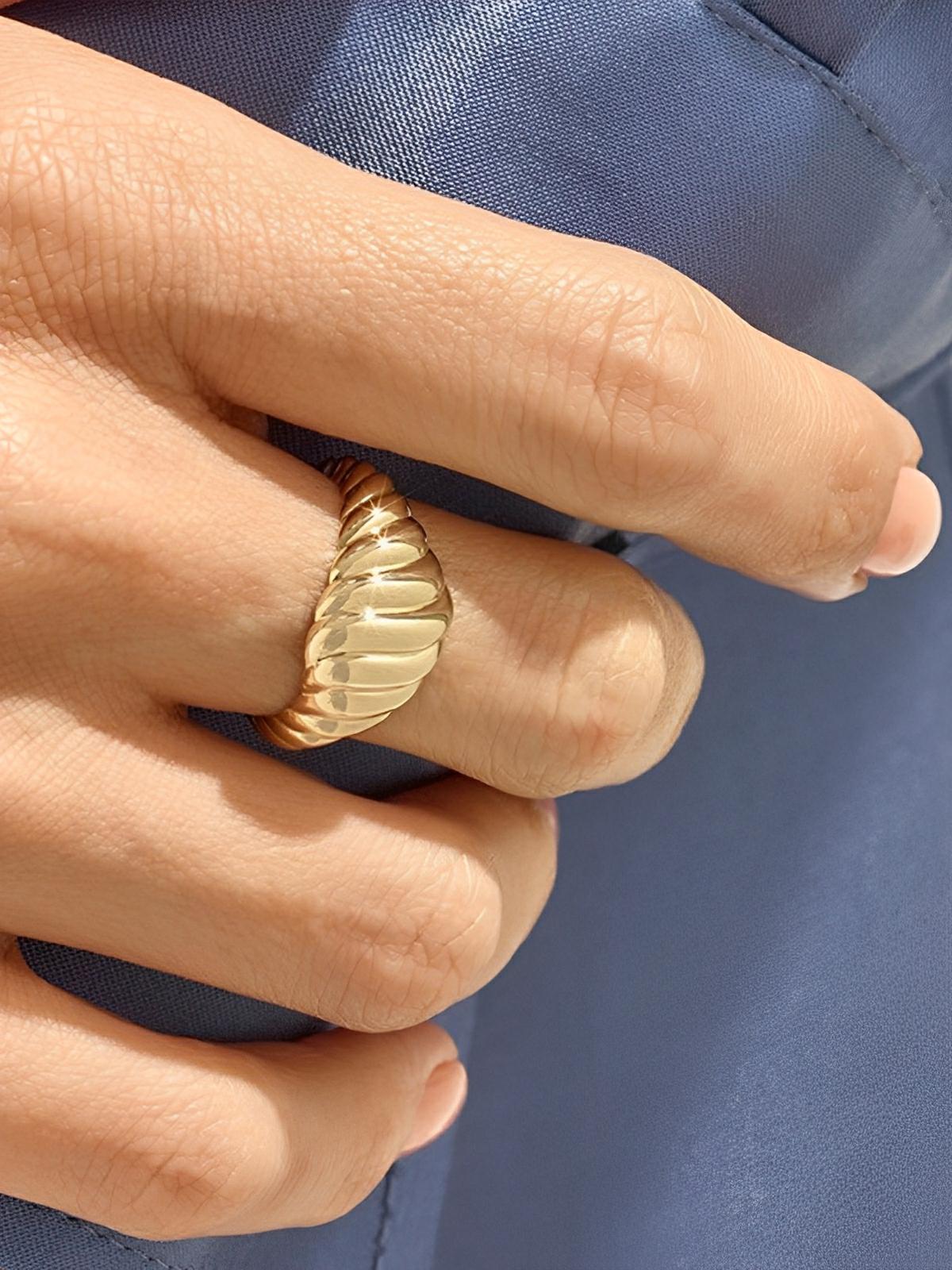 Bague femme acier inoxydable or 18K, style géométrique ondulé, bijoux tendance, mode urbaine, multi tailles, modèle Jorelle - Bague - Or XXS