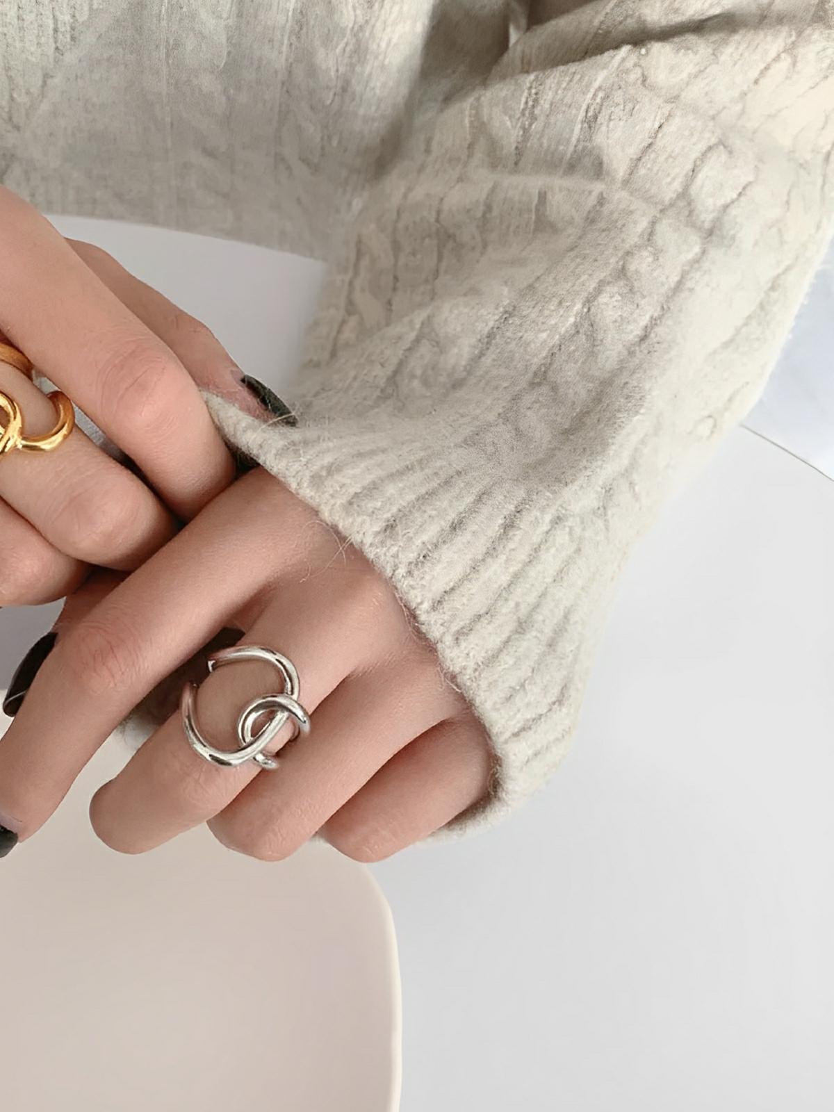 Bague femme double C nouée ouverte ajustable, acier inoxydable, plaqué or 18K, style minimaliste, tendance moderne, modèle Isra - Bague - Argent XXXS