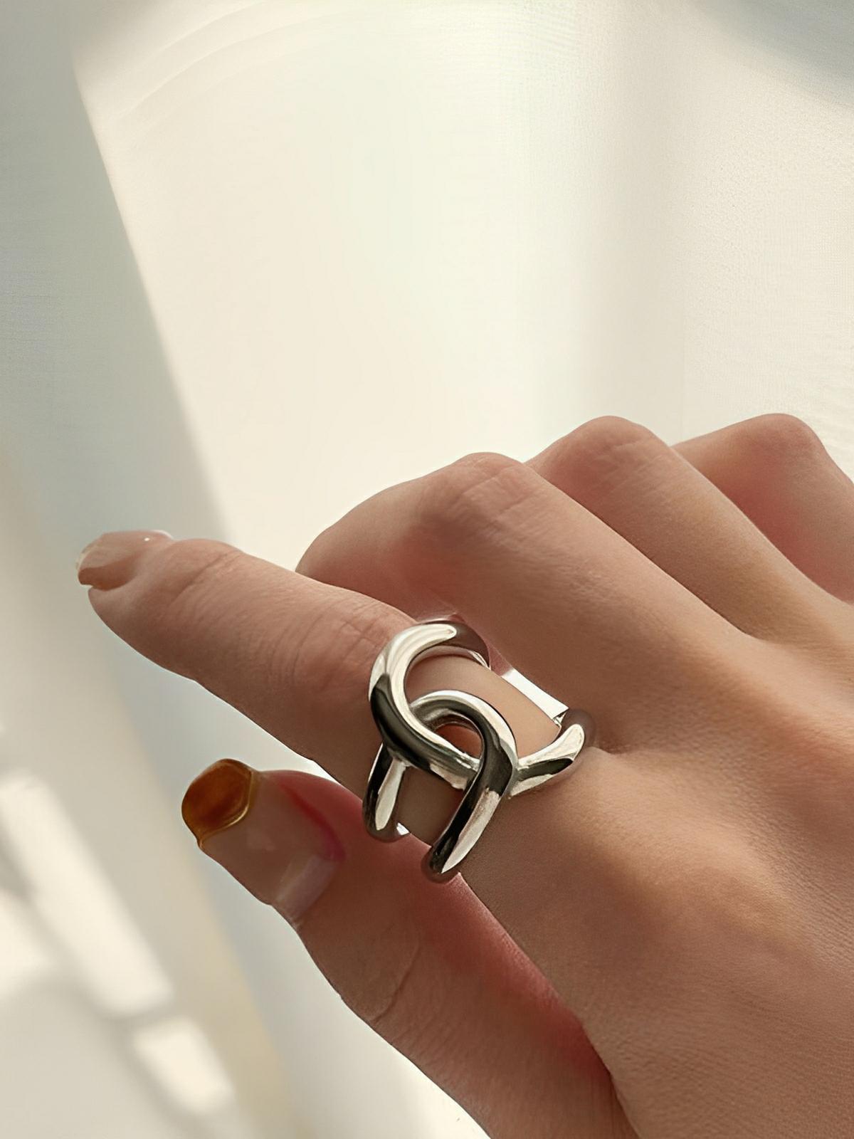 Bague femme double C nouée ouverte ajustable, acier inoxydable, plaqué or 18K, style minimaliste, tendance moderne, modèle Isra - Bague - Argent XXXS