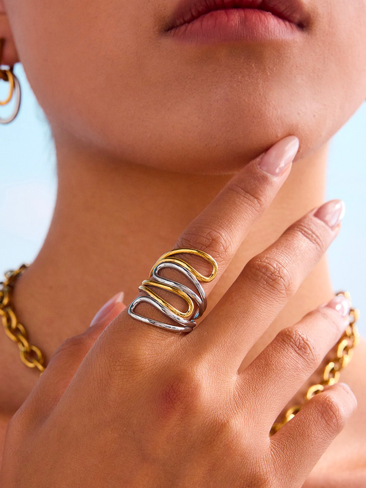 Bague ouverte femme, design ondulé, bicolore or et argent, acier inoxydable, modèle Rika - Bague - Or et argent