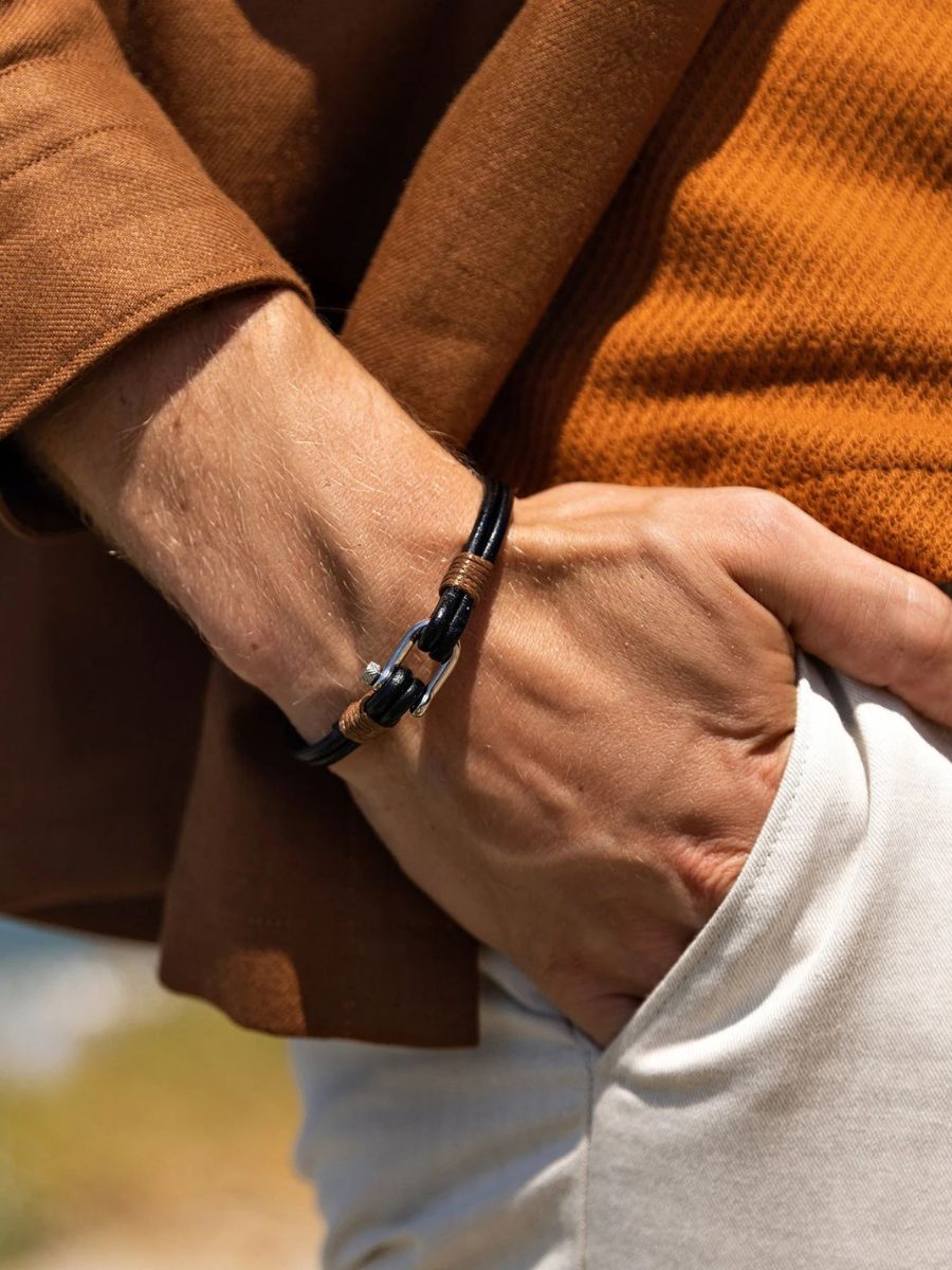 Bracelet en cuir noir homme, fermoir à manille, style vintage, accessoire robuste, modèle Texera - Bracelet - Noir et argent S