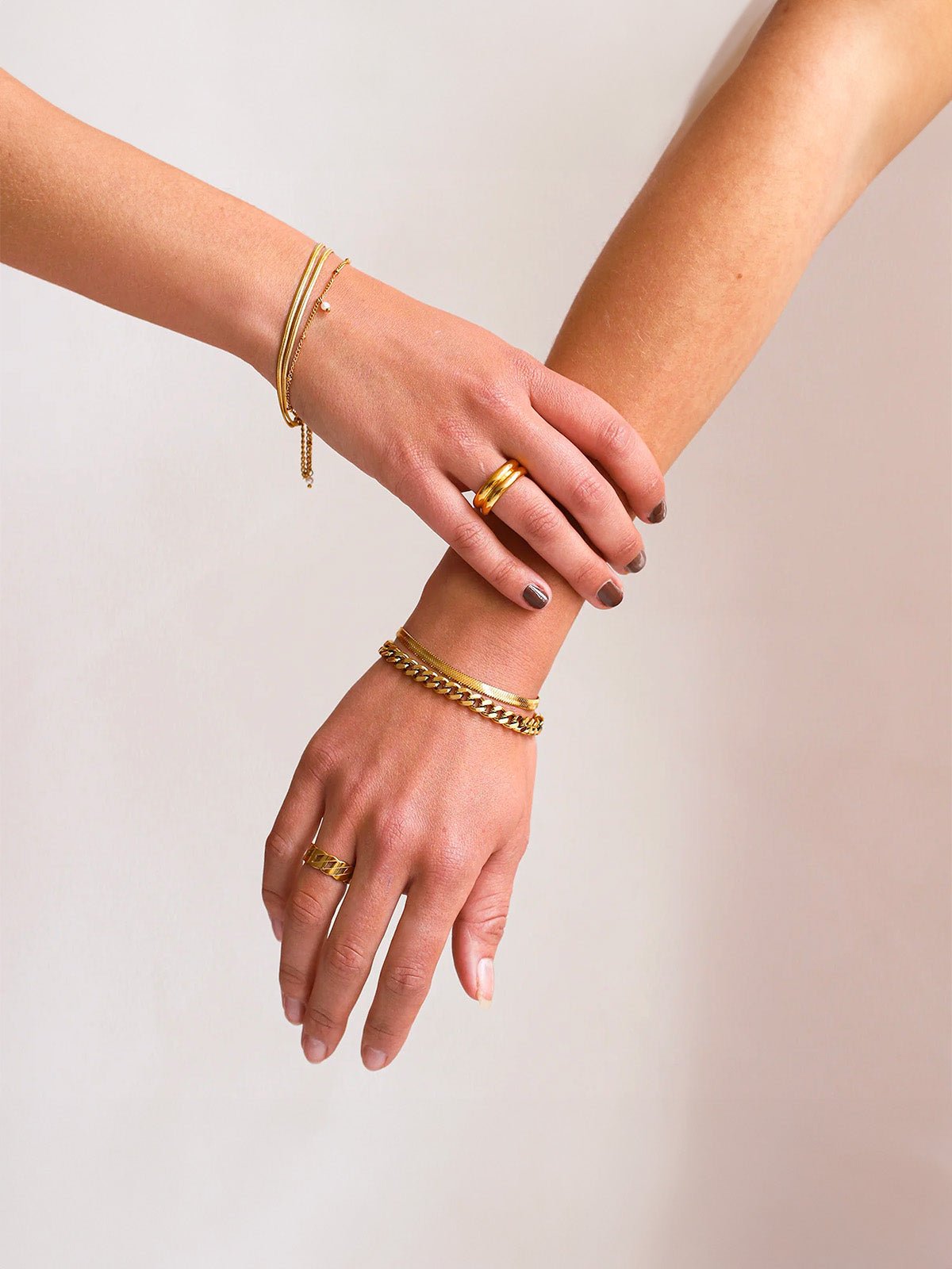 Bracelet femme doré, double chaîne maille serpent, en titane plaqué or, style herringbone, réglable, modèle Arline - Bracelet - Or