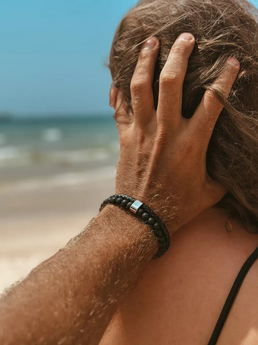 Bracelet homme en cuir tressé et perles de lave naturelle, à l'esthétique tendance, modèle Marvin - Bracelet - Pierre volcanique S