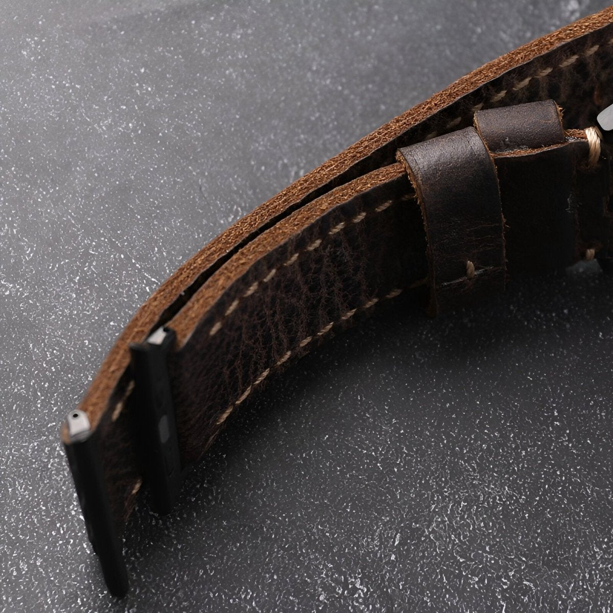 Bracelet pour Apple Watch en cuir, à l'aspect rétro, modèle Vital - Bracelet Apple Watch - Café et noir 42/44/45 mm