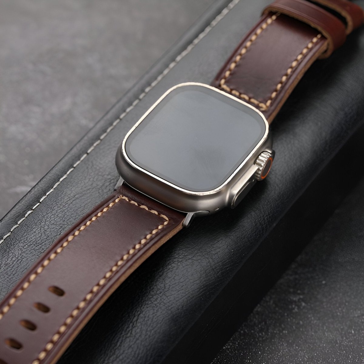 Bracelet pour Apple Watch en cuir, aux coutures apparentes, modèle Modeste - Bracelet Apple Watch - Café et argent 40/41 mm