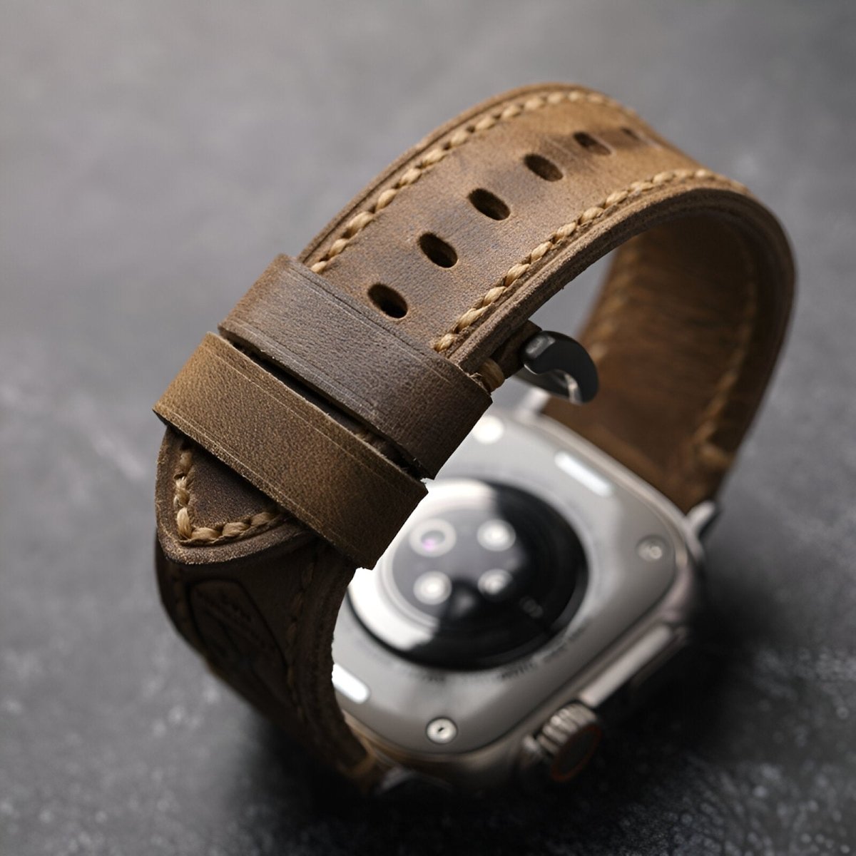 Bracelet pour Apple Watch en cuir, aux coutures apparentes, modèle Philémon - Bracelet Apple Watch - Marron et argent 40/41 mm