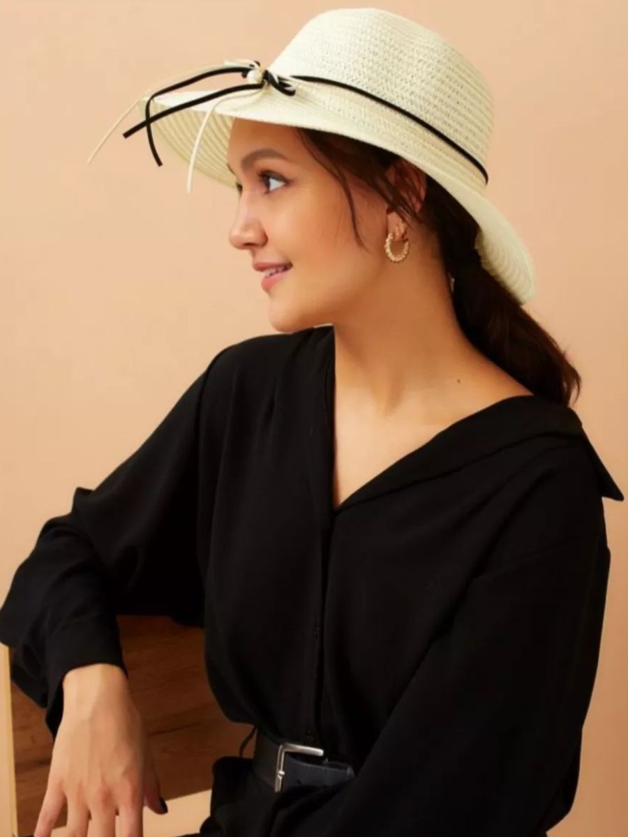 Chapeau de paille femme, large bord, protection solaire, ruban et perle décoratif, idéal pour été et plage, modèle Morgane - Chapeau de paille - Blanc
