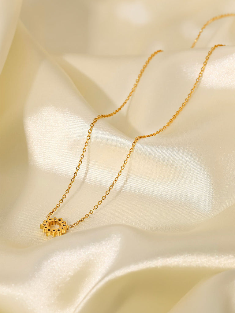 Collier doré, pendentif cercle, zircons blancs, acier inoxydable, style délicat, petit soleil, modèle Noade - Collier - Or