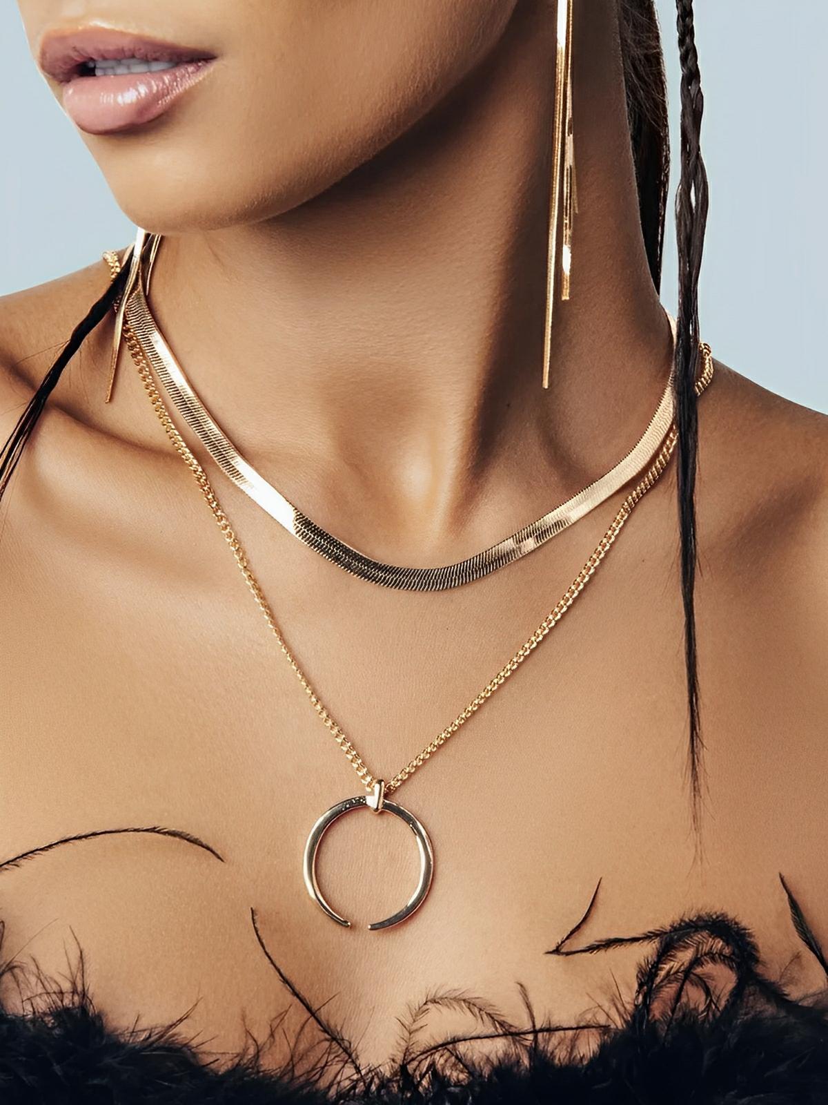 Collier double chaîne dorée femme, pendentif croissant, style vintage, chaîne plate brillante, look superposé, modèle Vanessa - Collier - Or