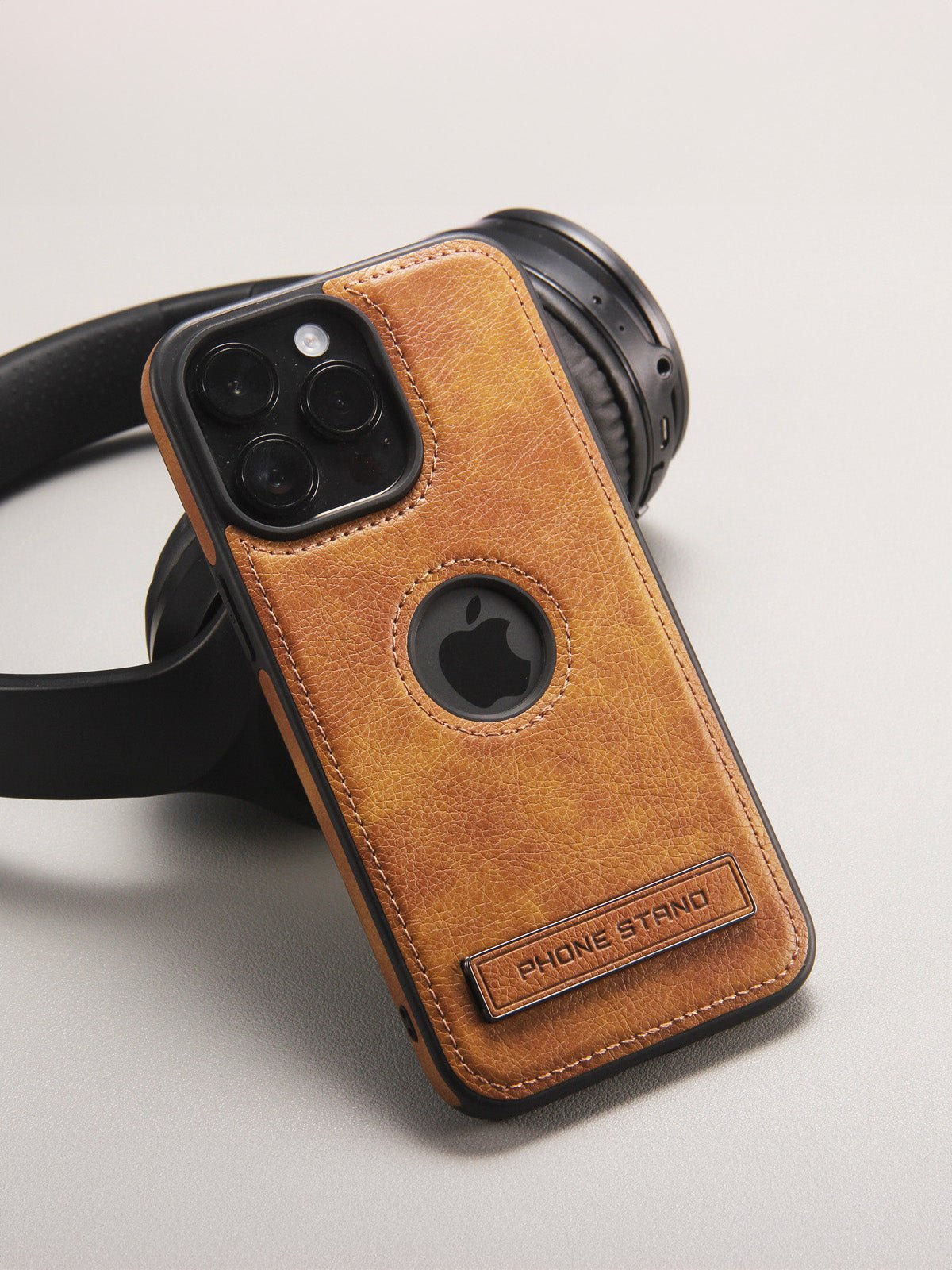 Coque iPhone avec support intégré, simili cuir texturé, protection renforcée, compatible MagSafe, design premium, modèle Torème - Coque iPhone - Marron iPhone 12